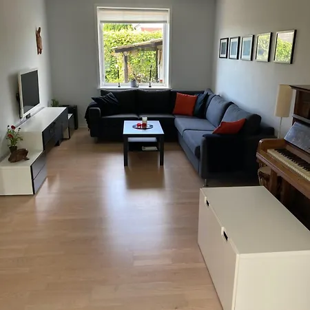 Charmerende - Taet Pa Alt! *